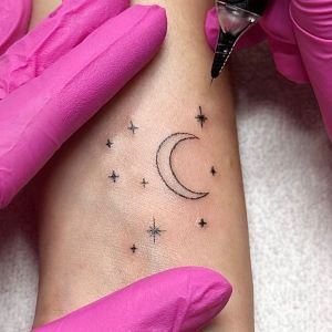 testtetoválás 5cm-ig